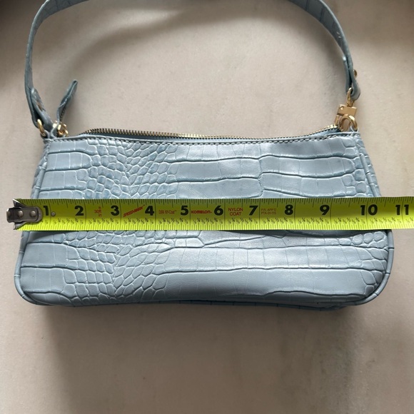 Blue croc embossed shoulder bag - Picture 6 of 7